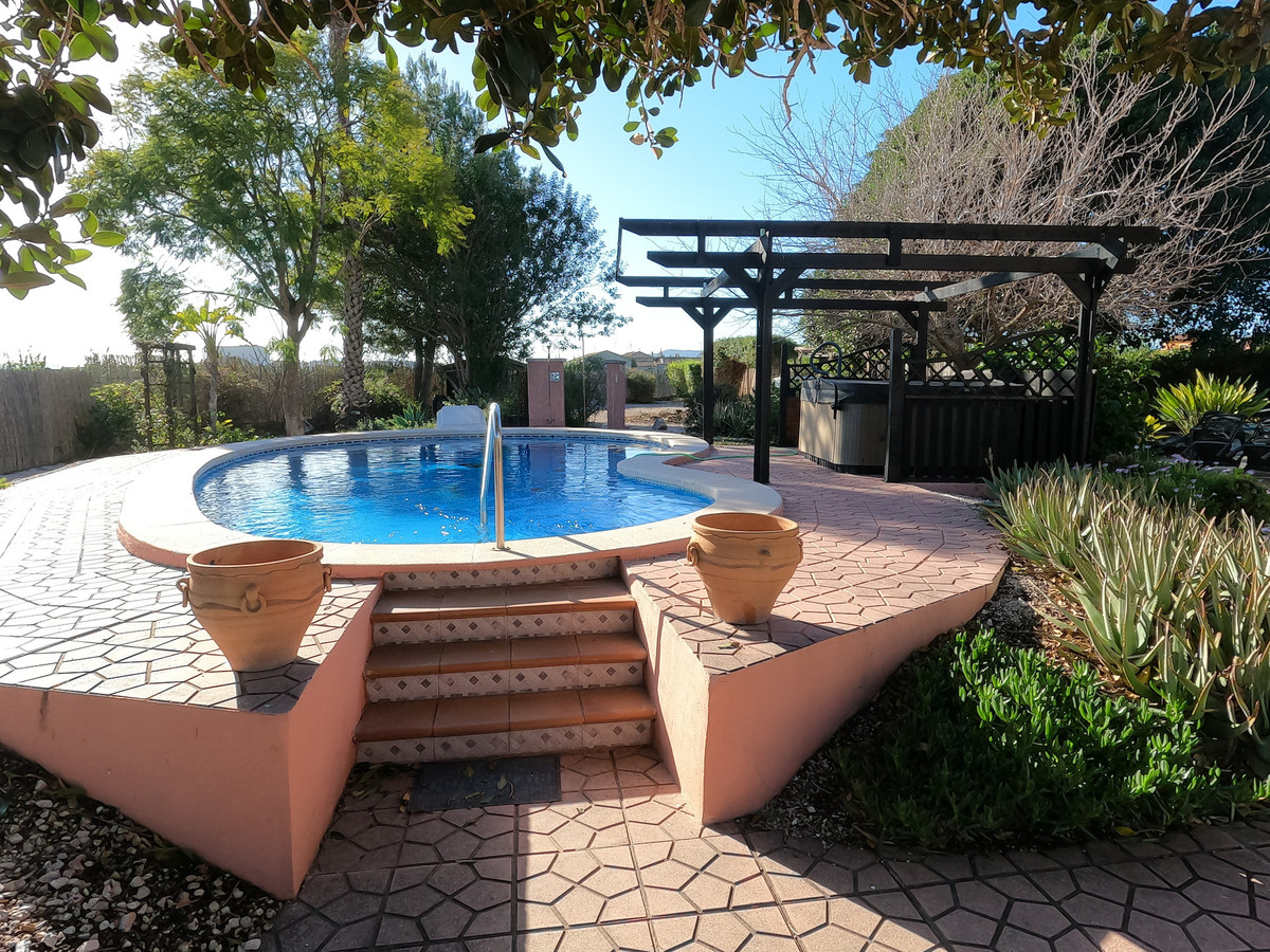 For sale - 3 Bedroom 2 Bathroom House - Finca - Cortijo in Orihuela - Orihuela Centro  - Alicante
