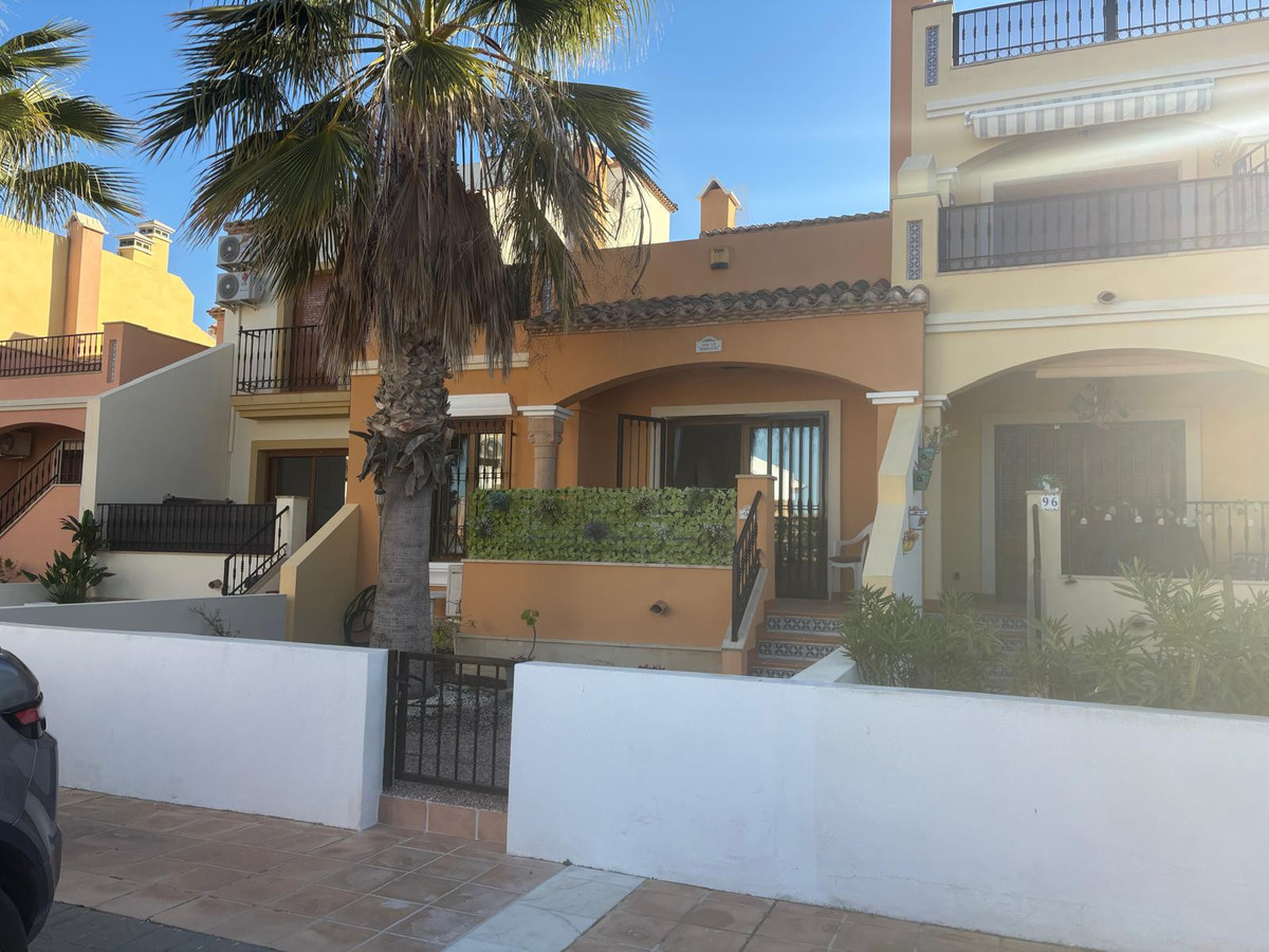For sale - 3 Bedroom 2 Bathroom House - Townhouse in Algorfa - La Finca Golf  - Alicante
