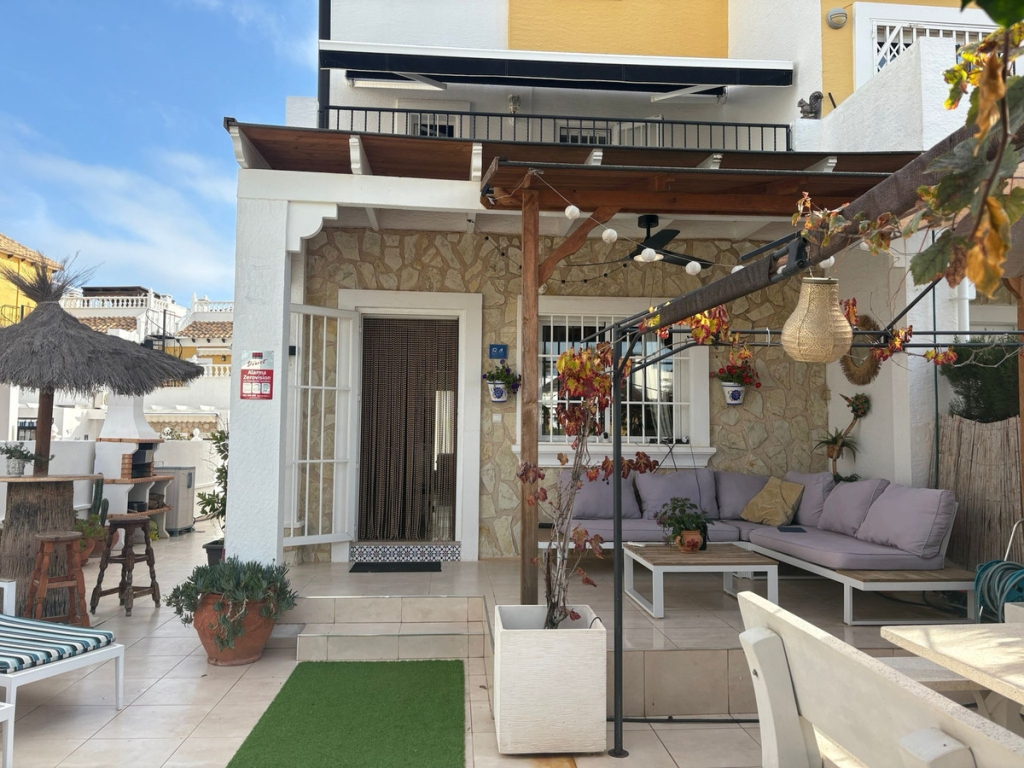 3 Bedroom 2 Bathroom House - Townhouse in Algorfa