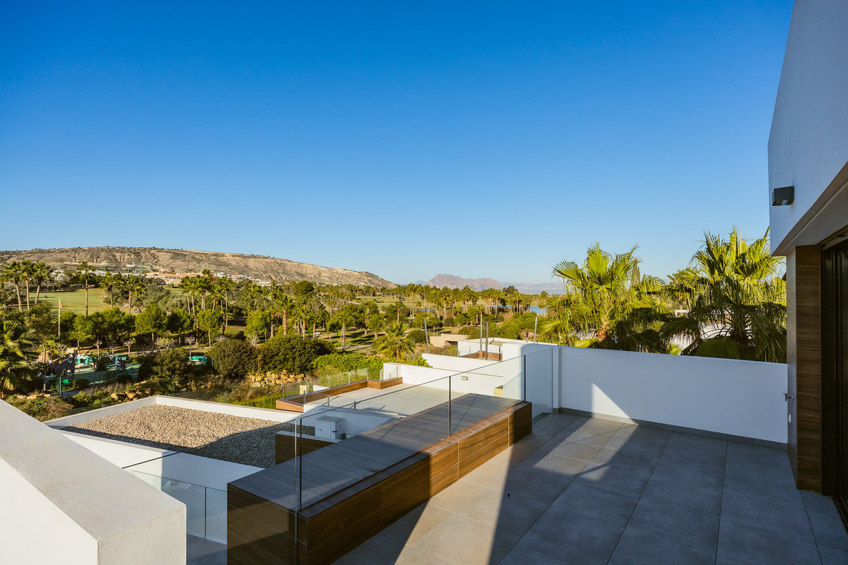 For sale - 4 Bedroom 3 Bathroom House - Detached Villa in Algorfa - La Finca Golf  - Alicante