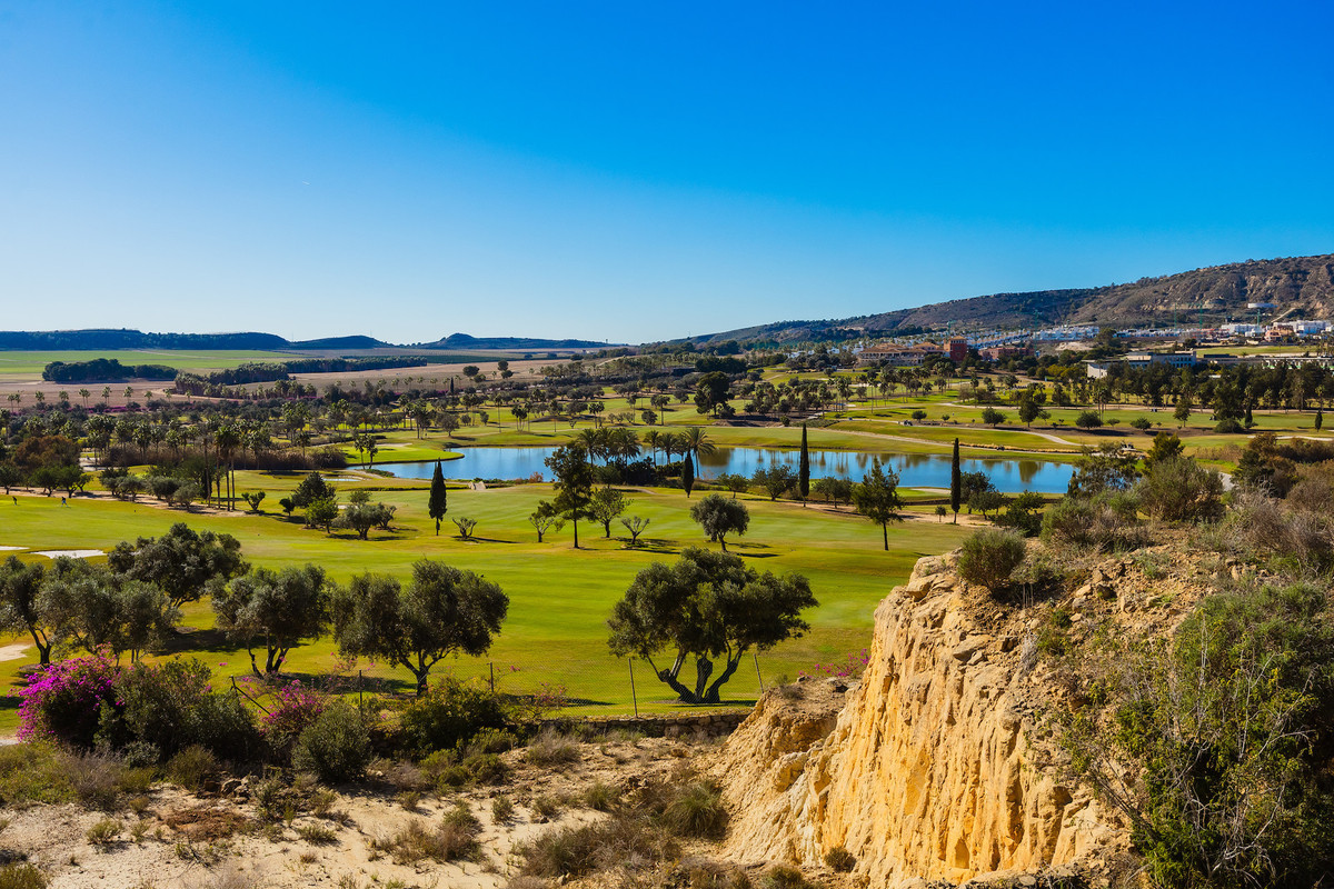 For sale - 4 Bedroom 3 Bathroom House - Detached Villa in Algorfa - La Finca Golf  - Alicante
