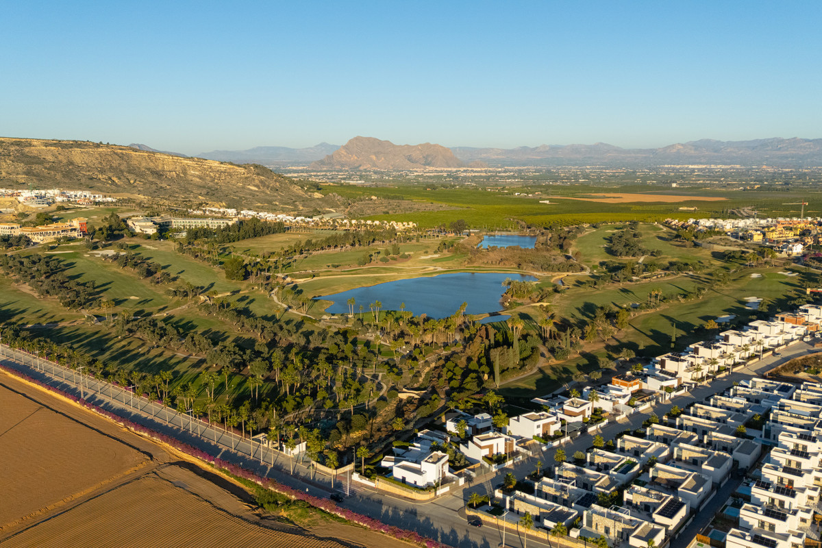 For sale - 4 Bedroom 3 Bathroom House - Detached Villa in Algorfa - La Finca Golf  - Alicante