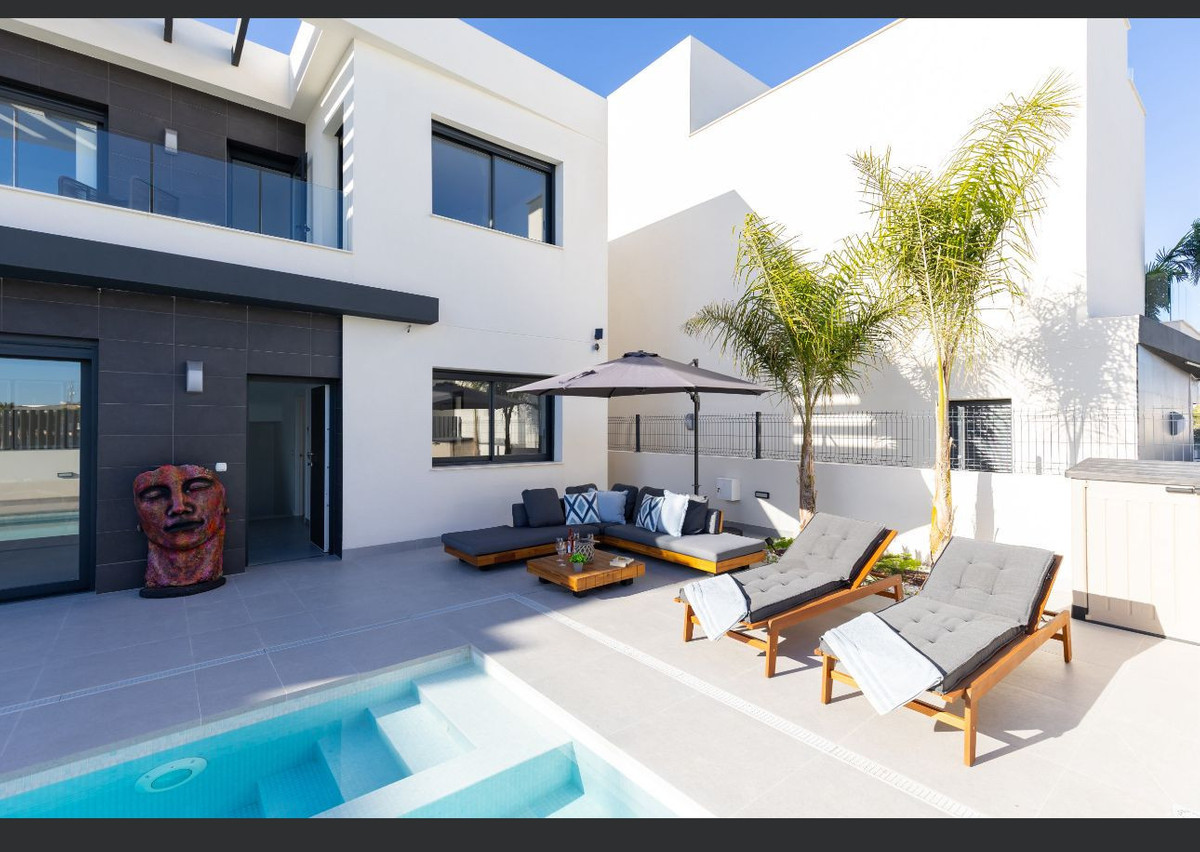 For sale - 3 Bedroom 2 Bathroom House - Detached Villa in Algorfa - La Finca Golf  - Alicante