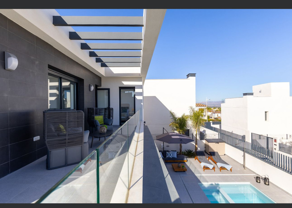 For sale - 3 Bedroom 2 Bathroom House - Detached Villa in Algorfa - La Finca Golf  - Alicante