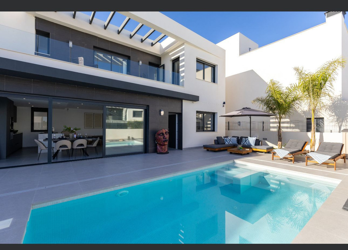 For sale - 3 Bedroom 2 Bathroom House - Detached Villa in Algorfa - La Finca Golf  - Alicante