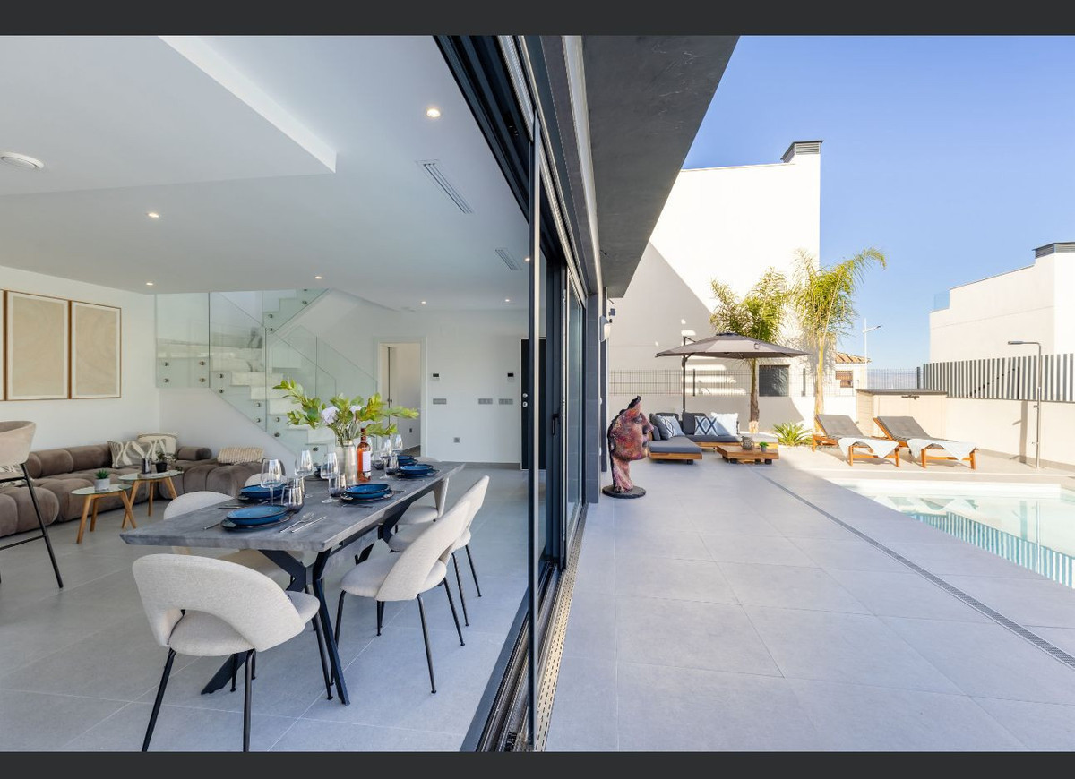 For sale - 3 Bedroom 2 Bathroom House - Detached Villa in Algorfa - La Finca Golf  - Alicante