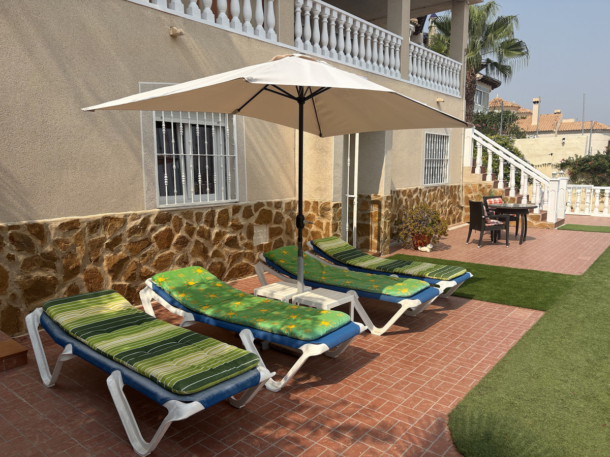 For sale - 3 Bedroom 2 Bathroom House - Detached Villa in Algorfa - Algorfa Centro  - Alicante