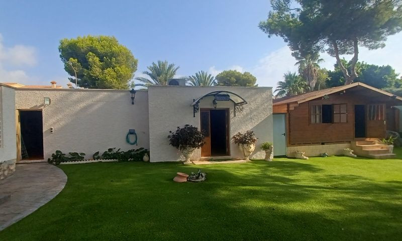 For sale - 3 Bedroom 3 Bathroom House - Detached Villa in Orihuela - Orihuela Costa  - Alicante