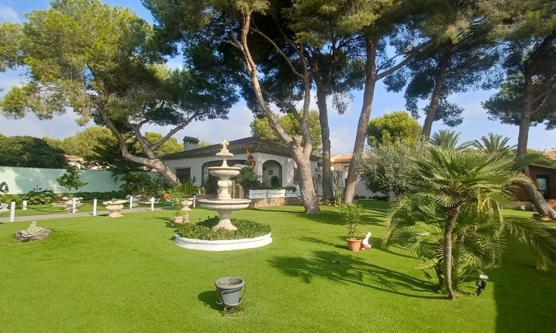 For sale - 3 Bedroom 3 Bathroom House - Detached Villa in Orihuela - Orihuela Costa  - Alicante