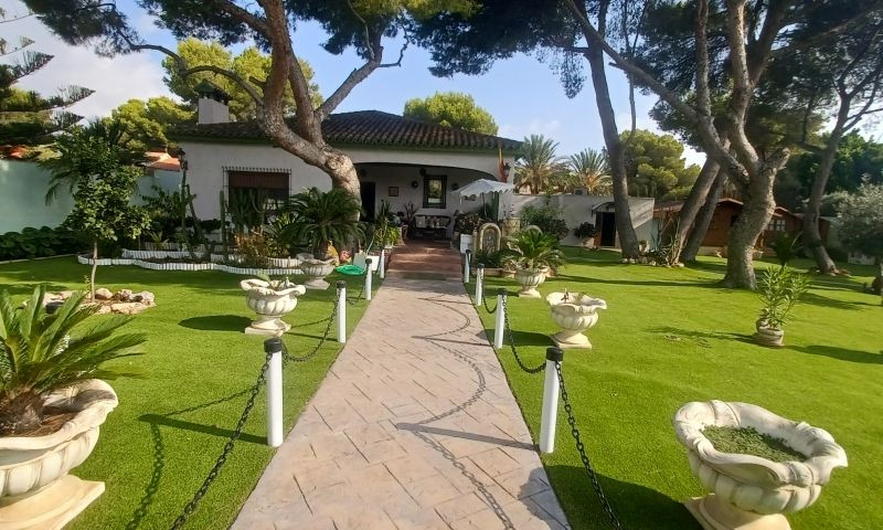 For sale - 3 Bedroom 3 Bathroom House - Detached Villa in Orihuela - Orihuela Costa  - Alicante