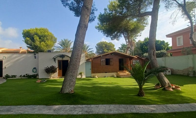 For sale - 3 Bedroom 3 Bathroom House - Detached Villa in Orihuela - Orihuela Costa  - Alicante