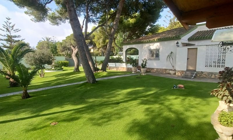 For sale - 3 Bedroom 3 Bathroom House - Detached Villa in Orihuela - Orihuela Costa  - Alicante