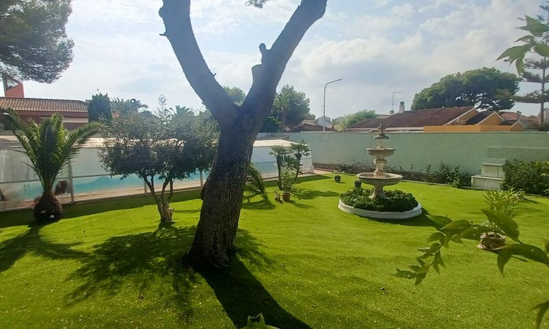 For sale - 3 Bedroom 3 Bathroom House - Detached Villa in Orihuela - Orihuela Costa  - Alicante
