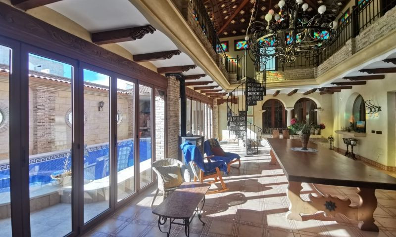 For sale - 4 Bedroom 4 Bathroom House - Detached Villa in Orihuela - Orihuela Centro  - Alicante