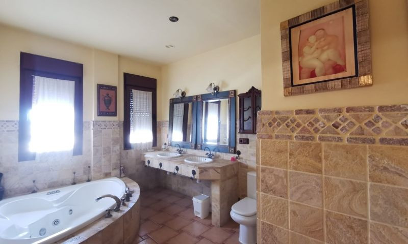 For sale - 4 Bedroom 4 Bathroom House - Detached Villa in Orihuela - Orihuela Centro  - Alicante