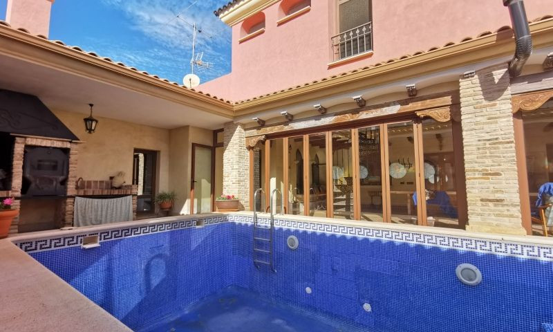 For sale - 4 Bedroom 4 Bathroom House - Detached Villa in Orihuela - Orihuela Centro  - Alicante
