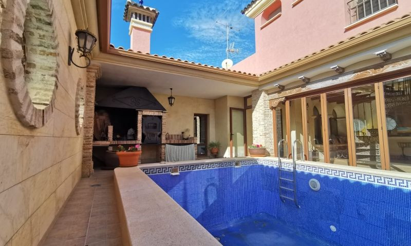 For sale - 4 Bedroom 4 Bathroom House - Detached Villa in Orihuela - Orihuela Centro  - Alicante