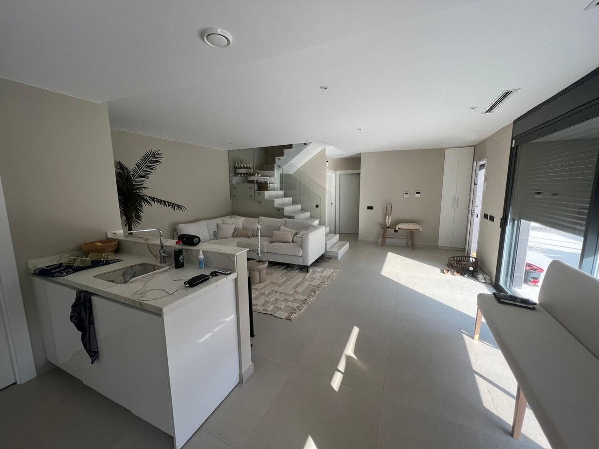 For sale - 5 Bedroom 4 Bathroom House - Detached Villa in Algorfa - La Finca Golf  - Alicante