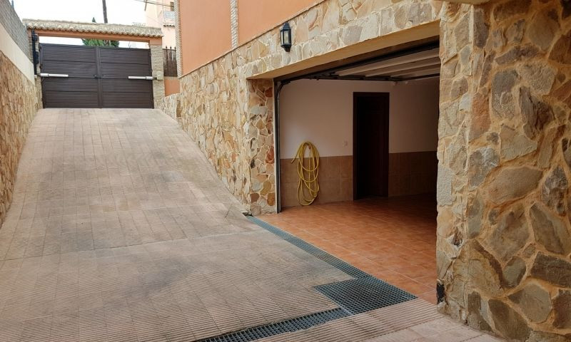 For sale - 4 Bedroom 3 Bathroom House - Detached Villa in Torrevieja - Torrevieja Centro  - Alicante