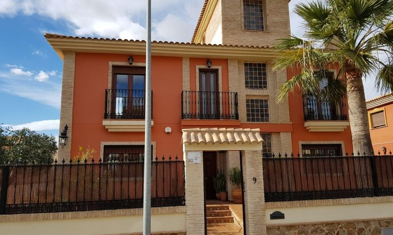 For sale - 4 Bedroom 3 Bathroom House - Detached Villa in Torrevieja - Torrevieja Centro  - Alicante