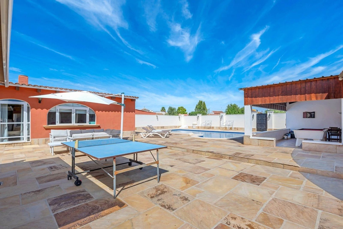 For sale - 6 Bedroom 4 Bathroom House - Finca - Cortijo in Almoradi - Heredades  - Alicante