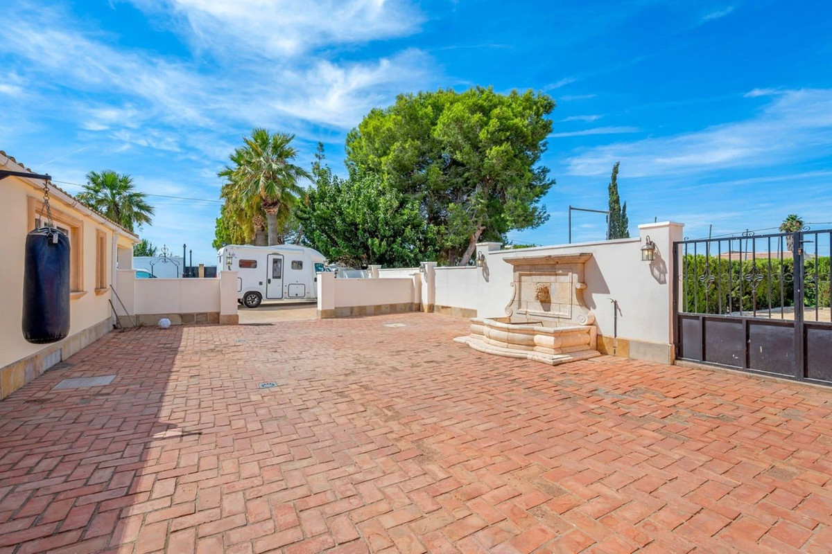 For sale - 6 Bedroom 4 Bathroom House - Finca - Cortijo in Almoradi - Heredades  - Alicante
