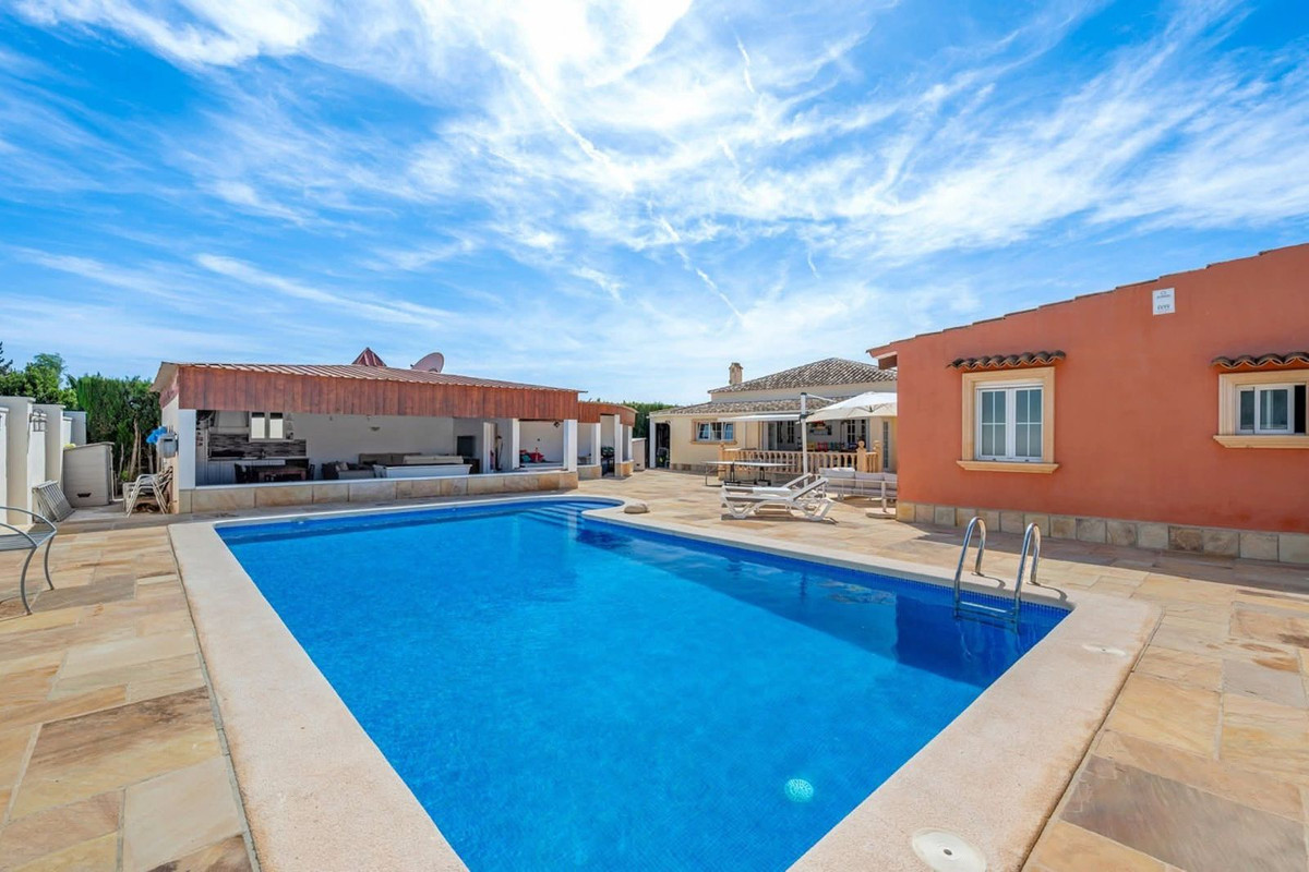 For sale - 6 Bedroom 4 Bathroom House - Finca - Cortijo in Almoradi - Heredades  - Alicante