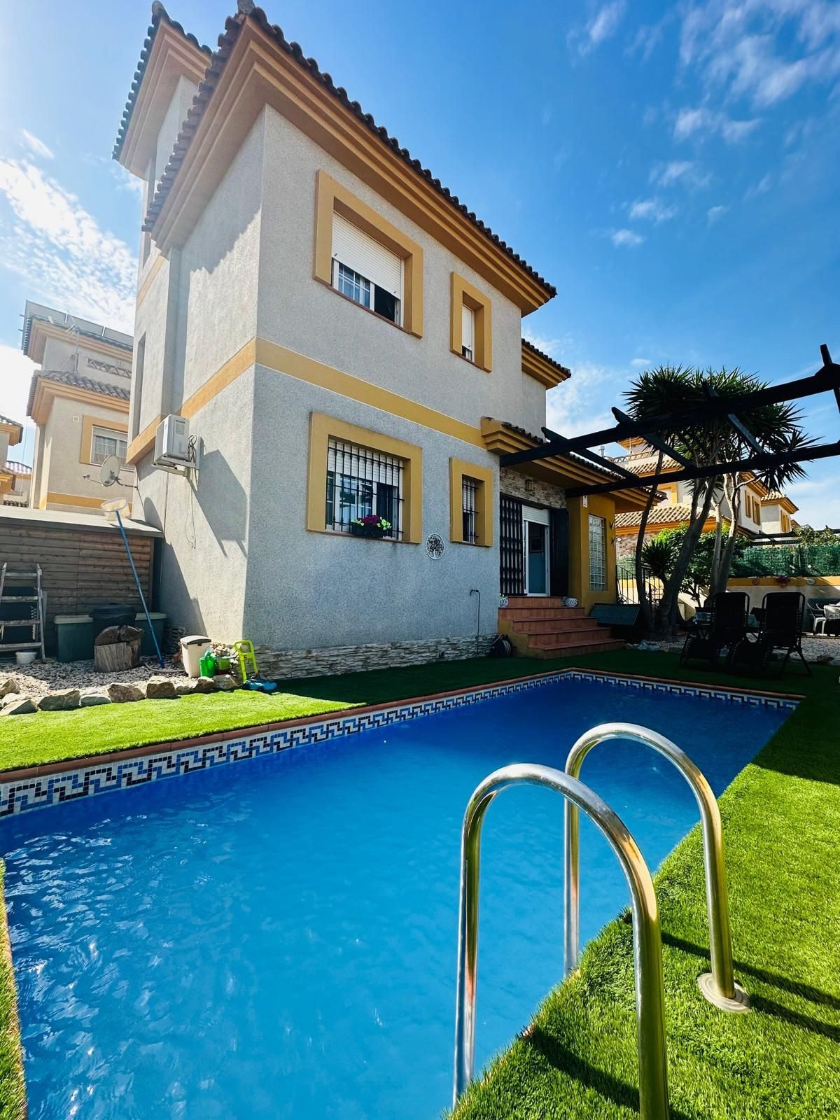 For sale - 3 Bedroom 3 Bathroom House - Detached Villa in Los Montesinos - Los Montesinos Centro  - Alicante