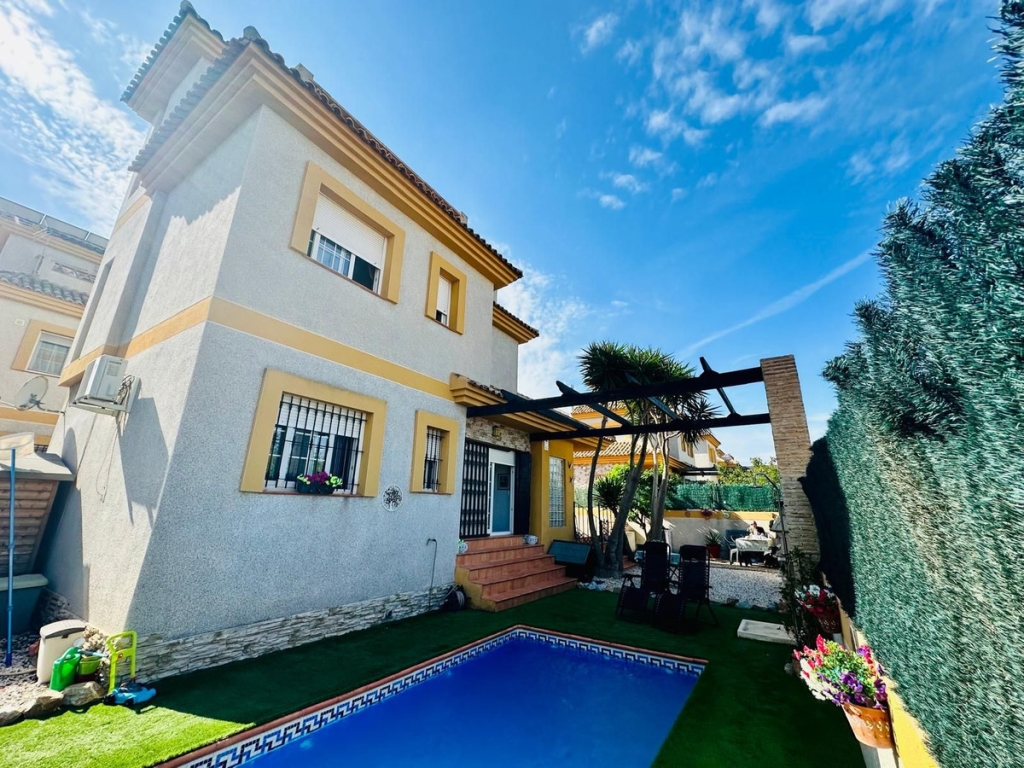 3 Bedroom 3 Bathroom House - Detached Villa in Los Montesinos