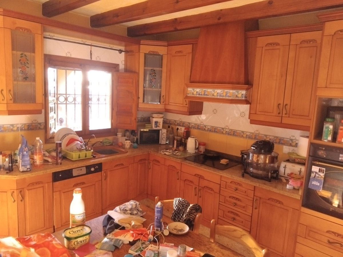 For sale - 5 Bedroom 4 Bathroom House - Detached Villa in Dolores - Dolores Centro  - Alicante