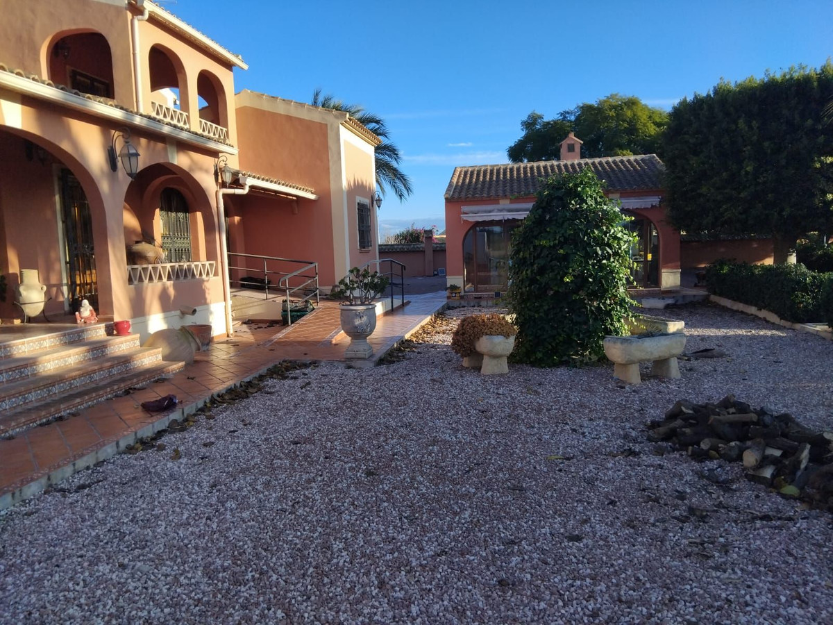 For sale - 5 Bedroom 4 Bathroom House - Detached Villa in Dolores - Dolores Centro  - Alicante