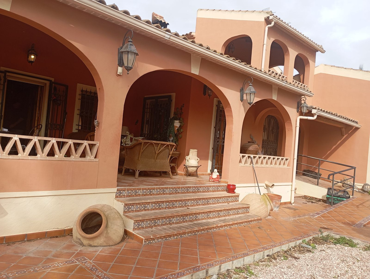 For sale - 5 Bedroom 4 Bathroom House - Detached Villa in Dolores - Dolores Centro  - Alicante