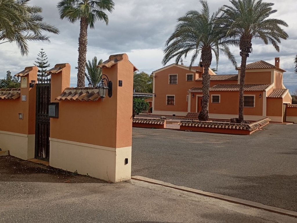 5 Bedroom 4 Bathroom House - Detached Villa in Dolores