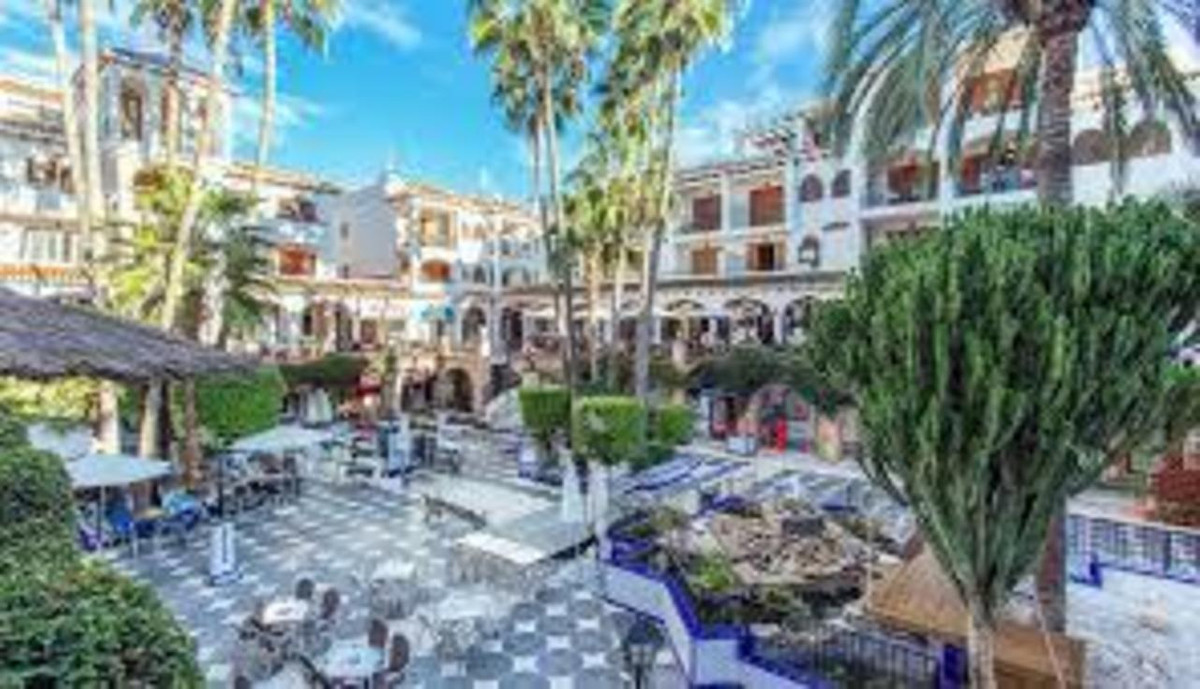 For sale - 2 Bedroom 2 Bathroom Apartment - Middle Floor Apartment in Orihuela - Villamartin  - Alicante