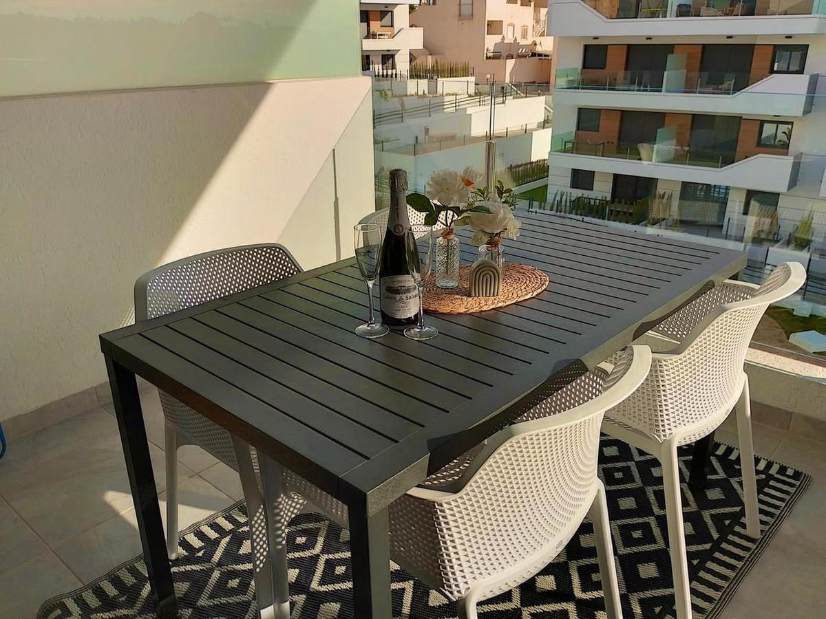 For sale - 2 Bedroom 2 Bathroom Apartment - Middle Floor Apartment in Orihuela - Villamartin  - Alicante