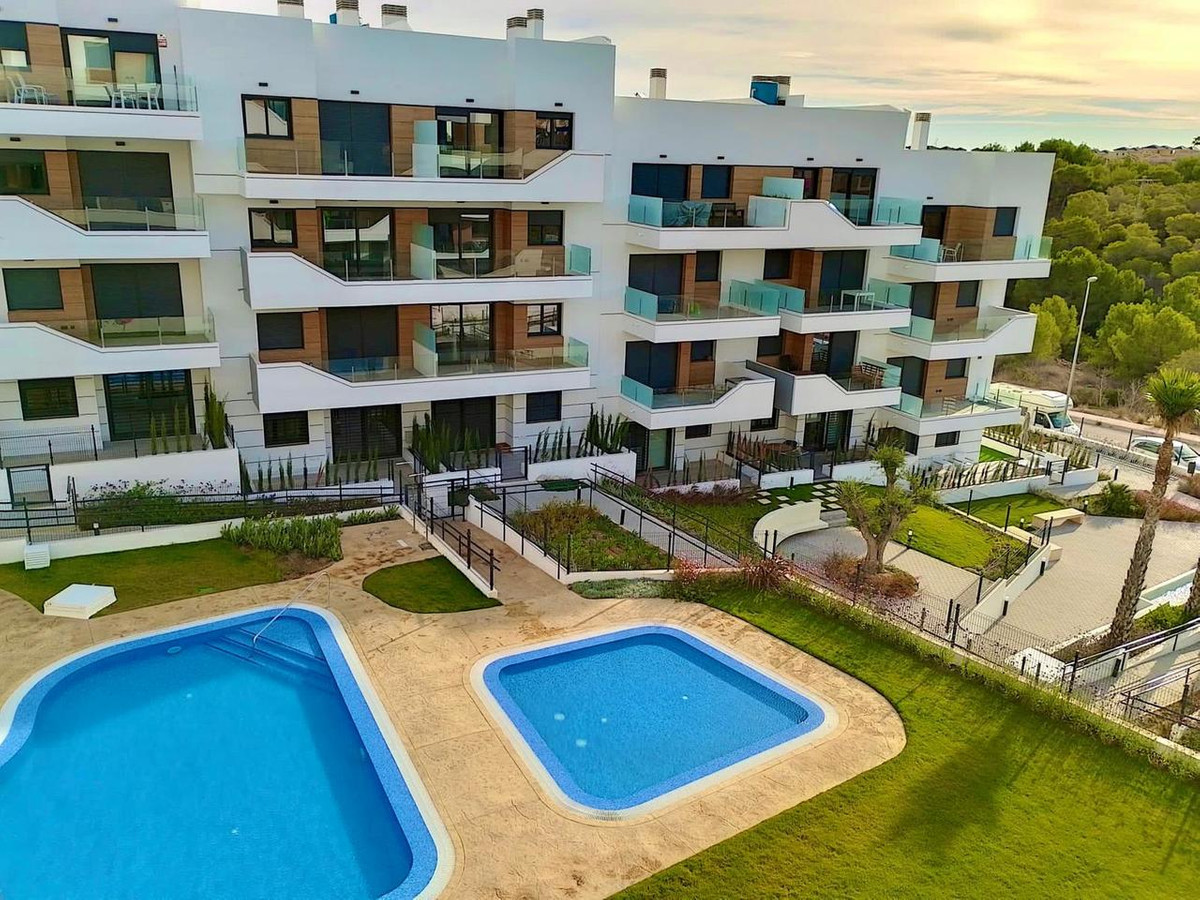 For sale - 2 Bedroom 2 Bathroom Apartment - Middle Floor Apartment in Orihuela - Villamartin  - Alicante