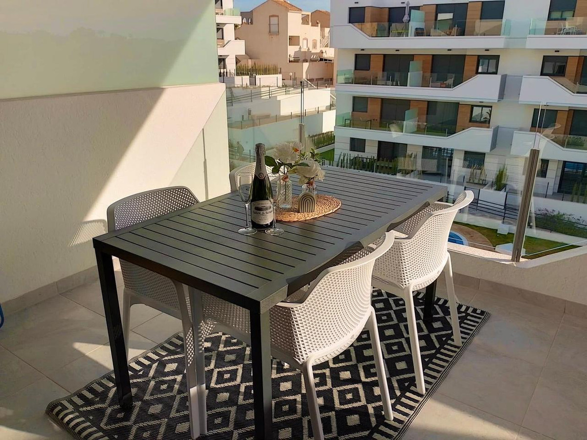 For sale - 2 Bedroom 2 Bathroom Apartment - Middle Floor Apartment in Orihuela - Villamartin  - Alicante