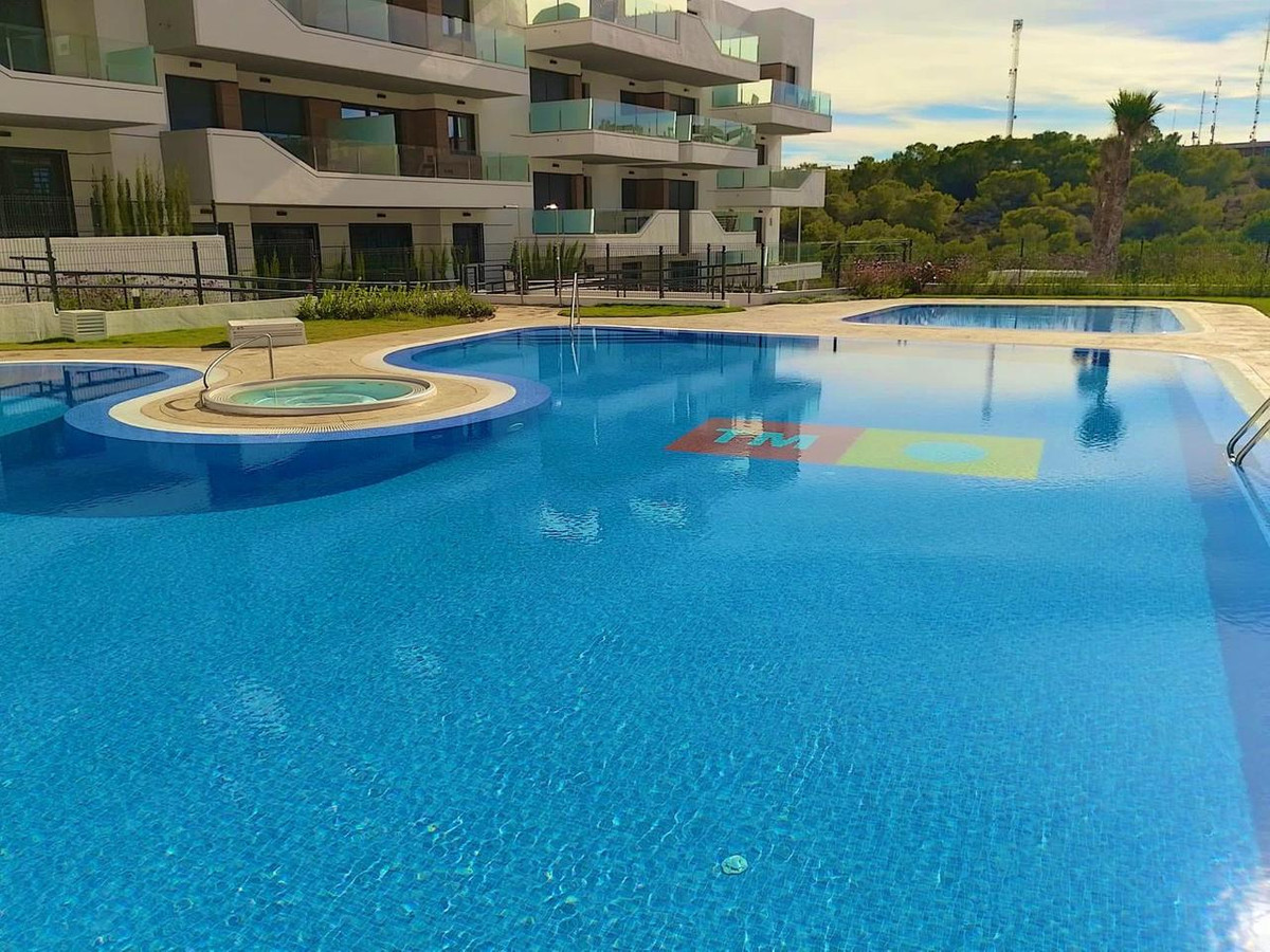 For sale - 2 Bedroom 2 Bathroom Apartment - Middle Floor Apartment in Orihuela - Villamartin  - Alicante