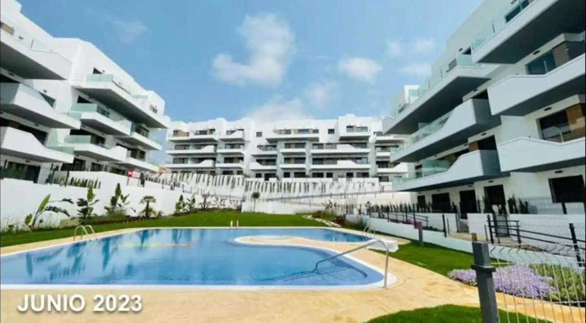 For sale - 2 Bedroom 2 Bathroom Apartment - Middle Floor Apartment in Orihuela - Villamartin  - Alicante