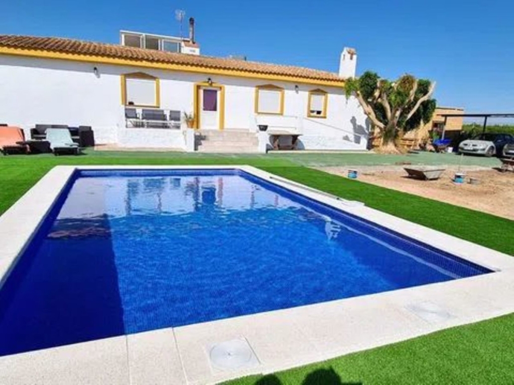 6 Bedroom 3 Bathroom House - Detached Villa in San Miguel de Salinas