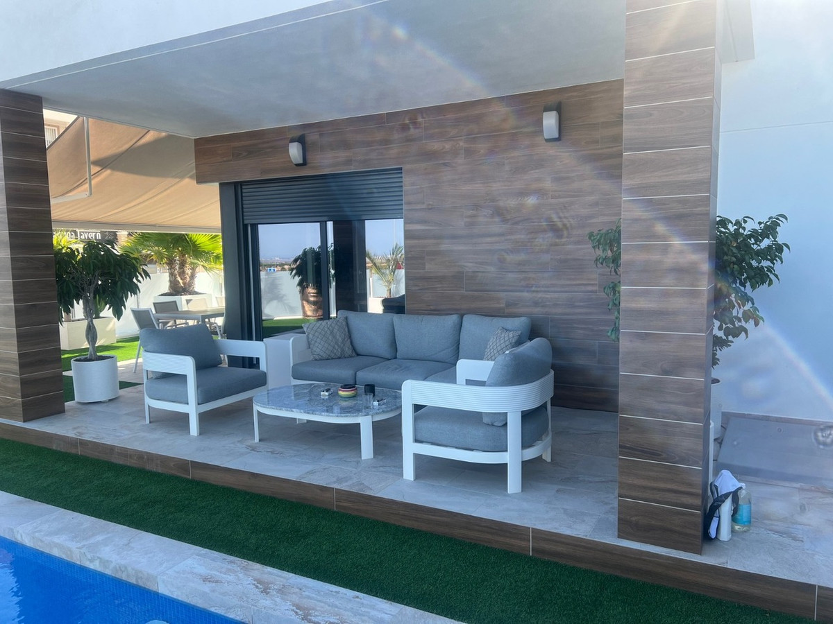 For sale - 3 Bedroom 3 Bathroom House - Detached Villa in Los Montesinos - Los Montesinos Centro  - Alicante