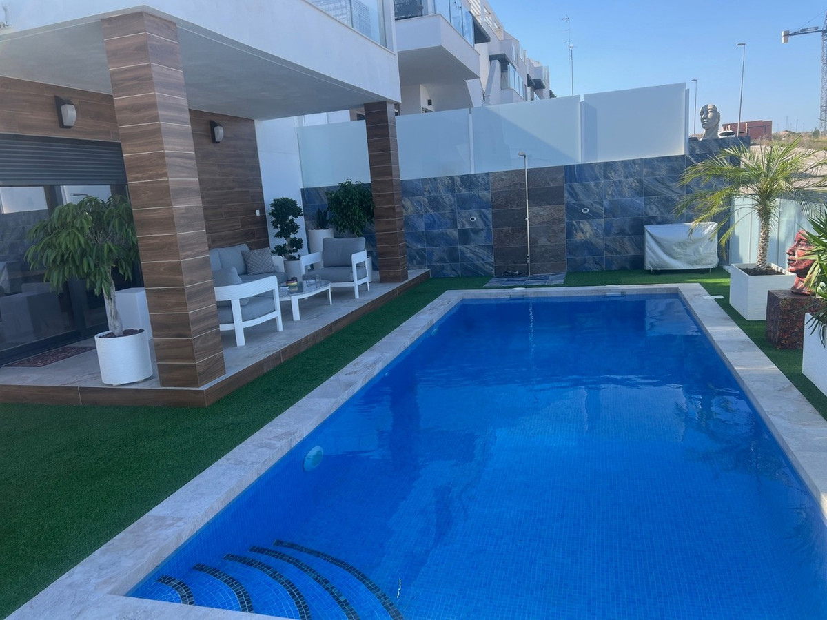 For sale - 3 Bedroom 3 Bathroom House - Detached Villa in Los Montesinos - Los Montesinos Centro  - Alicante