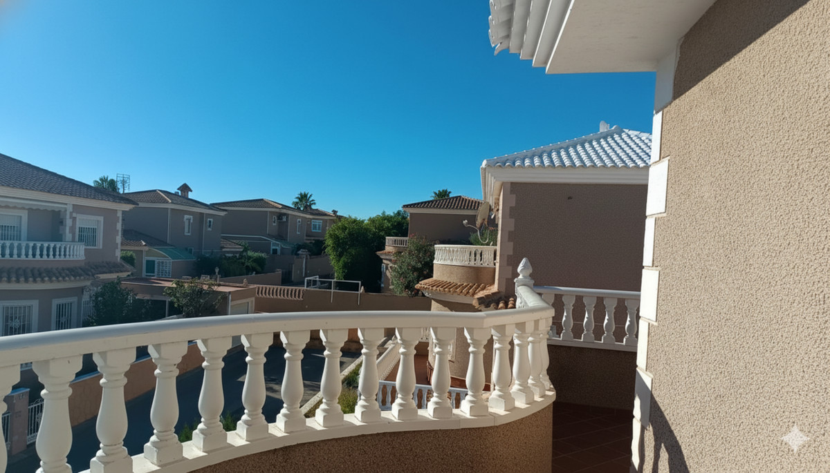 For sale - 4 Bedroom 2 Bathroom House - Detached Villa in Orihuela - Los Altos  - Alicante