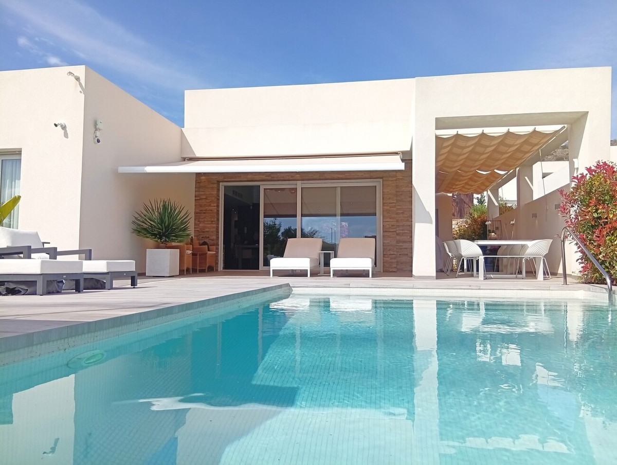 For sale - 2 Bedroom 2 Bathroom House - Detached Villa in Algorfa - La Finca Golf  - Alicante