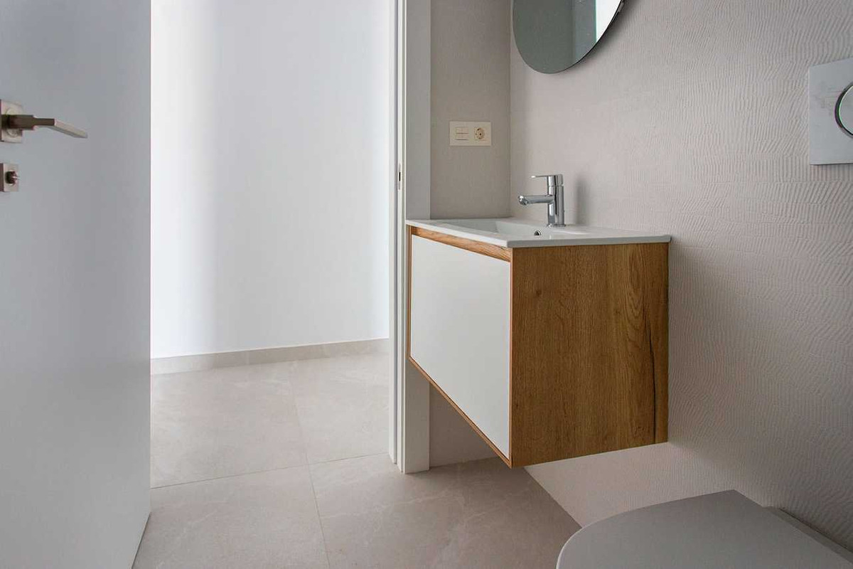For sale - 2 Bedroom 2 Bathroom Apartment - Middle Floor Apartment in Torrevieja - Torrevieja Centro  - Alicante
