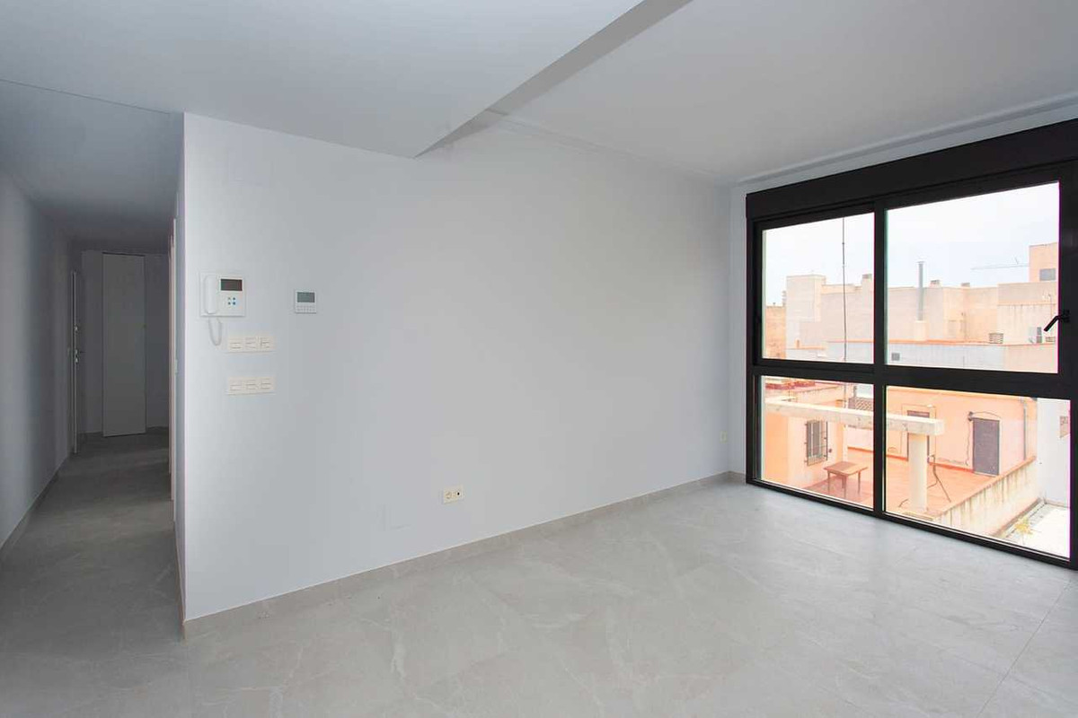 For sale - 2 Bedroom 2 Bathroom Apartment - Middle Floor Apartment in Torrevieja - Torrevieja Centro  - Alicante