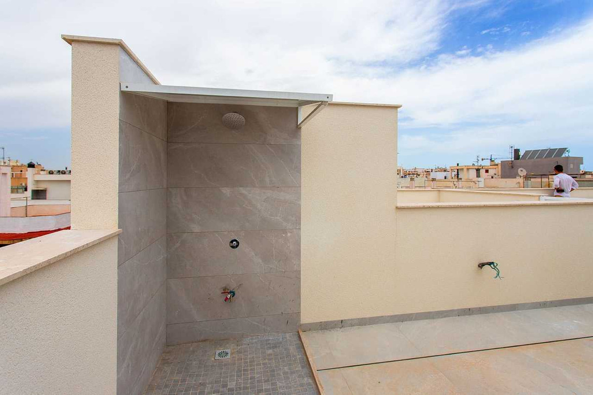 For sale - 2 Bedroom 2 Bathroom Apartment - Middle Floor Apartment in Torrevieja - Torrevieja Centro  - Alicante