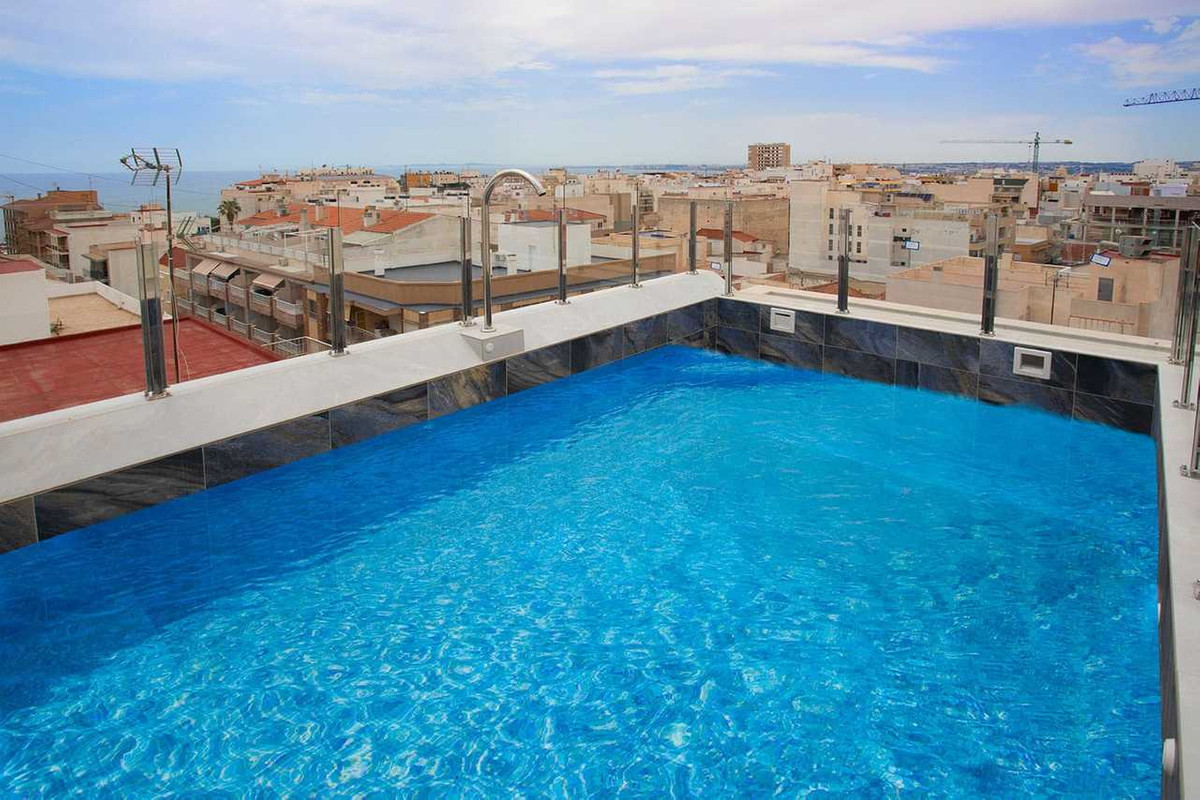 For sale - 2 Bedroom 2 Bathroom Apartment - Middle Floor Apartment in Torrevieja - Torrevieja Centro  - Alicante