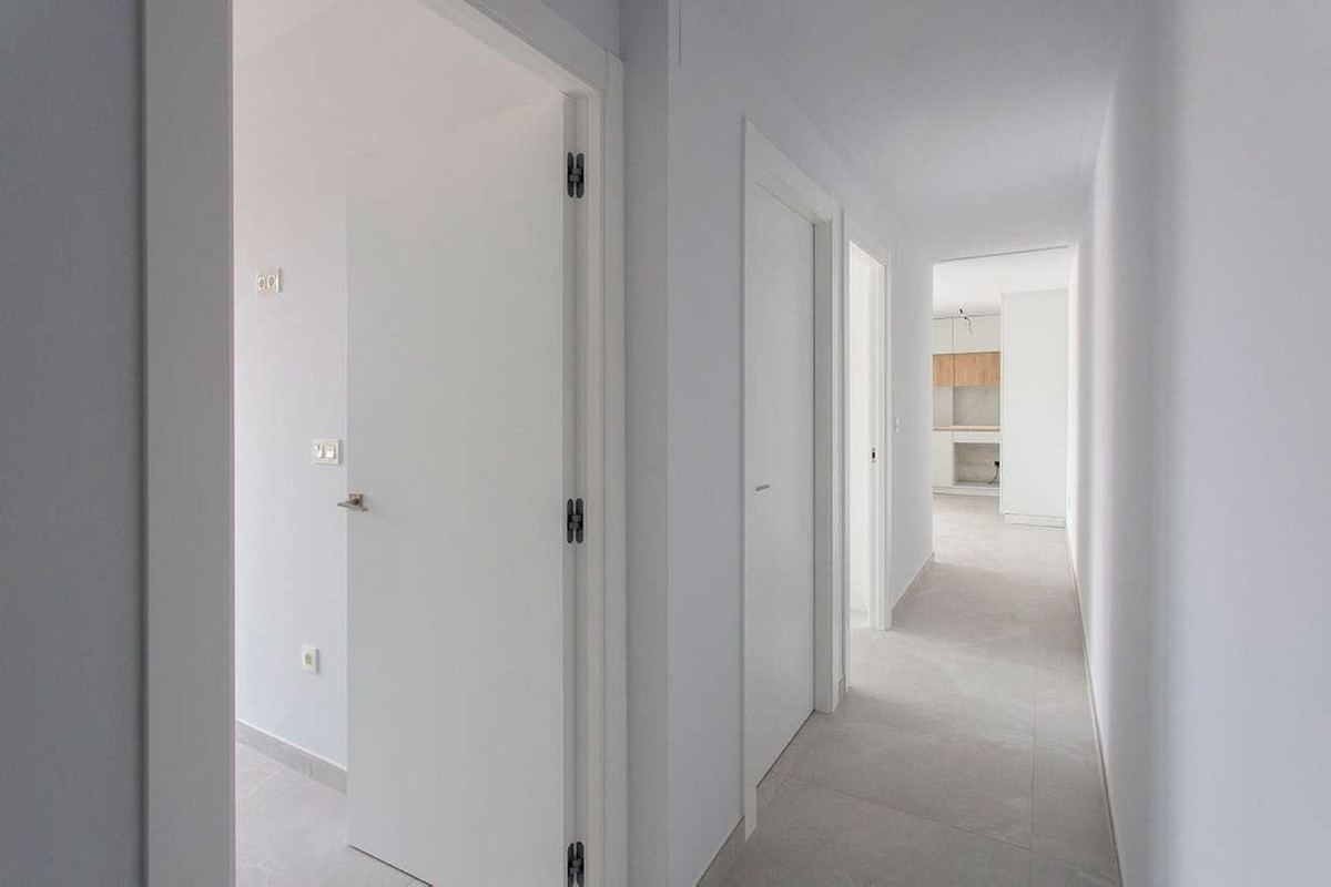 For sale - 2 Bedroom 2 Bathroom Apartment - Middle Floor Apartment in Torrevieja - Torrevieja Centro  - Alicante