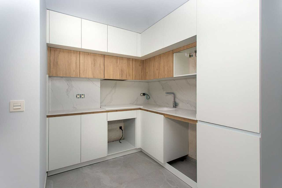 For sale - 2 Bedroom 2 Bathroom Apartment - Middle Floor Apartment in Torrevieja - Torrevieja Centro  - Alicante
